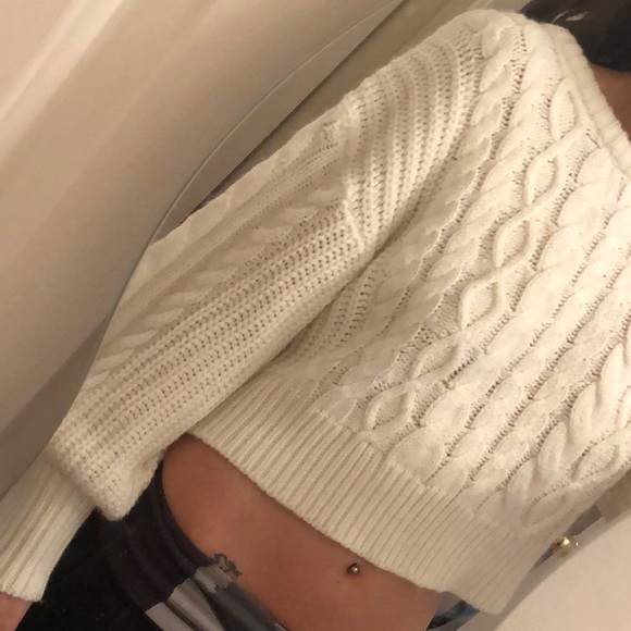 🌸 Cable knit sweater 🌸 - Picture 1 of 2